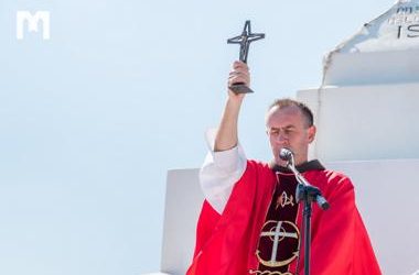 方濟會Damir Pavić 神父在十字架山 – 我們的生活是標誌著十字架