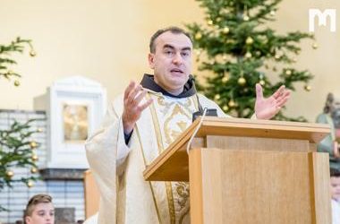 默主哥耶堂区主任司铎Marinko Sakota神父的圣诞祝福