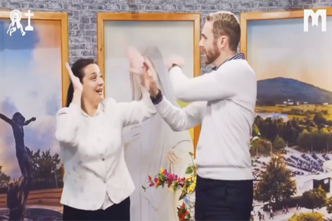 音樂: Jesus loves me (Melinda & Roland)