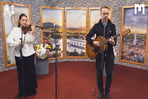 音樂: Gospa maika moja (Melinda & Roland)