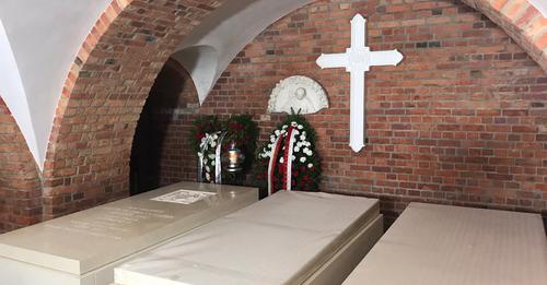 總主教Henryk Hoser遺體下葬於Warsaw-Praga Cathedral