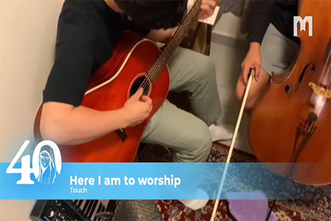 音樂: Here I am to worship