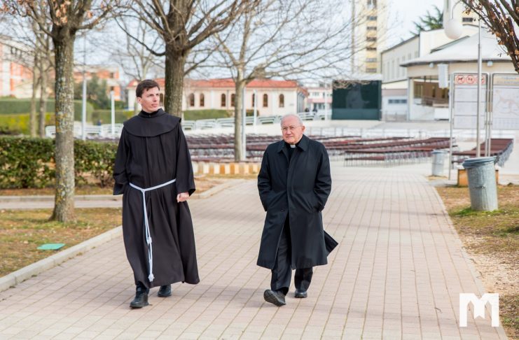 Aldo Cavalli總主教到達默主哥耶