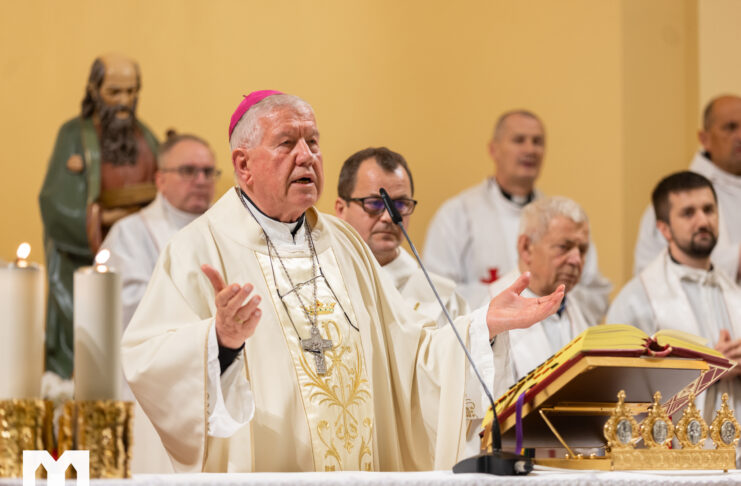 Stansilav Hočevar總主教在默主哥耶主持彌撒