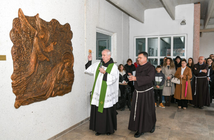 「聖若瑟之夢」浮雕在母親村祝聖安放