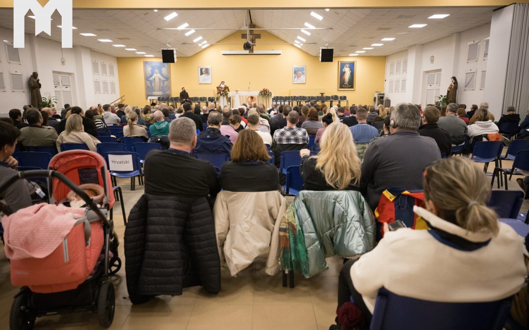 照片：已婚夫妇的灵修更新——家庭教育建立在四大支柱之上：爱、秩序、工作与祝福