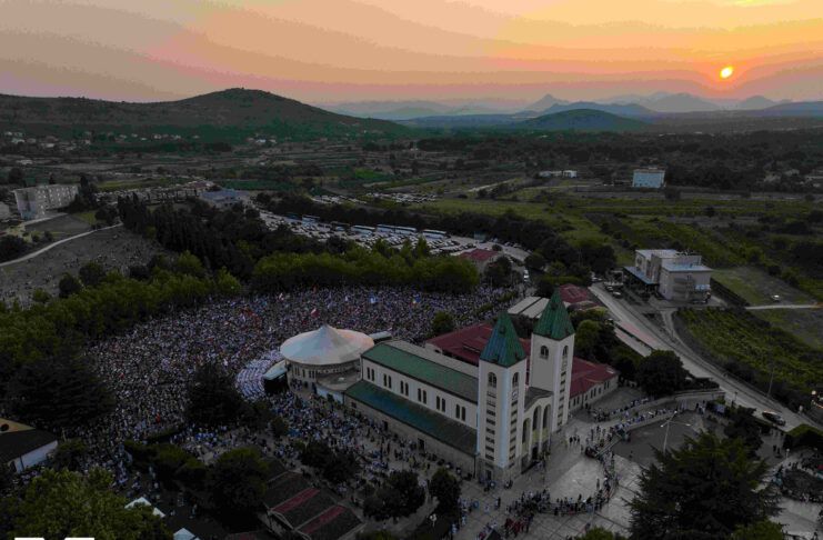 默主哥耶祈禱項目的夏令時間表