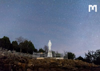03-Apparition Hill-Starry sky above the statue of Our Lady