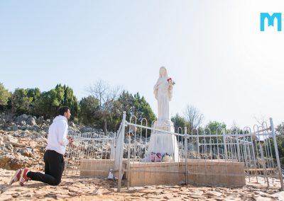 15-Apparition Hill-Ivan Dodig thanks Our Lady with a prayer on Apparition Hill PHOTO ICMM Archives